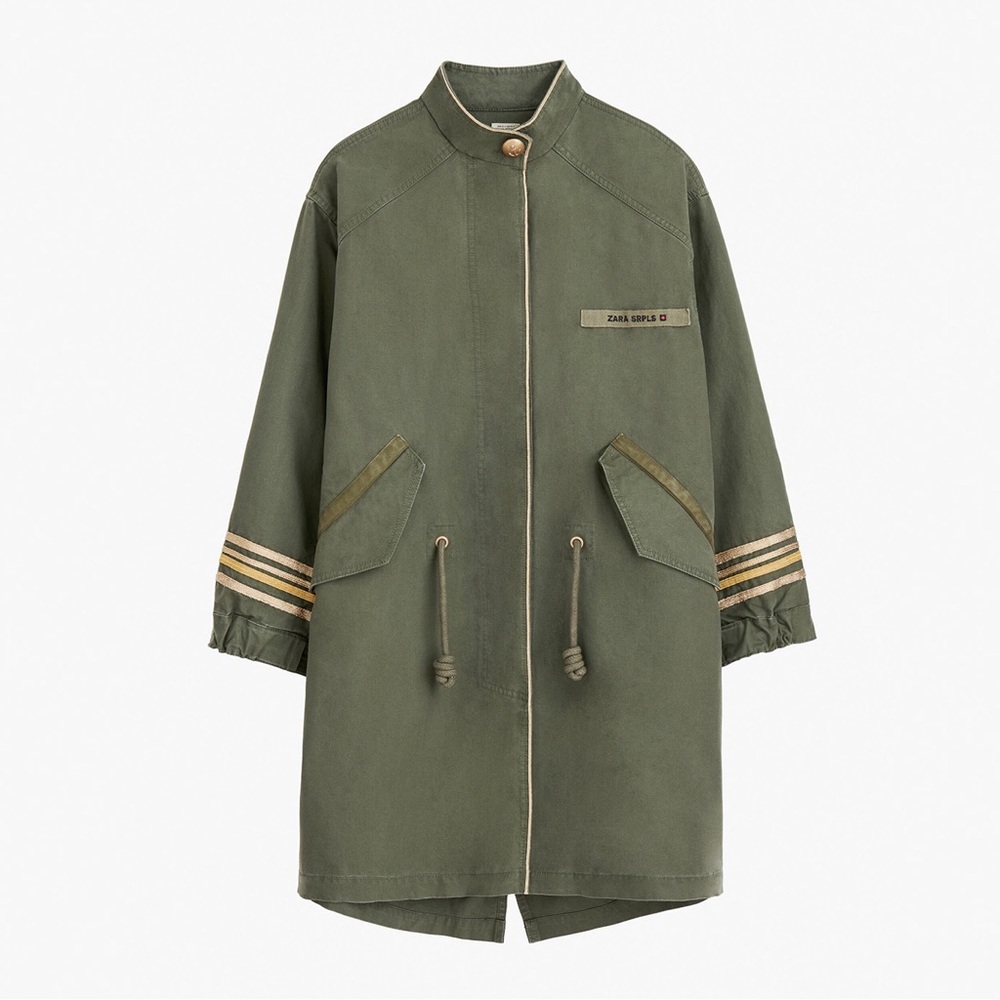 Zara SRPLS Khaki Green Coat with Gold Details
Zara SRPLS Summer 2020 Collection - Picture 4 of 14
